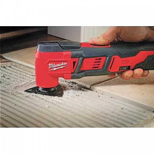 Инструмент многофункциональный аккумуляторный MILWAUKEE M18 BMT-421C (ЗУ+2акк.+кейс)