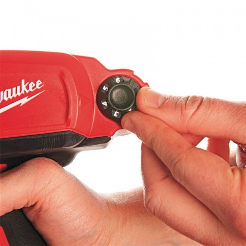 Пистолет для герметика аккумуляторный MILWAUKEE M12 PCG/600A-201B (600мл) (ЗУ+1акк.Х2Ач+сумка)