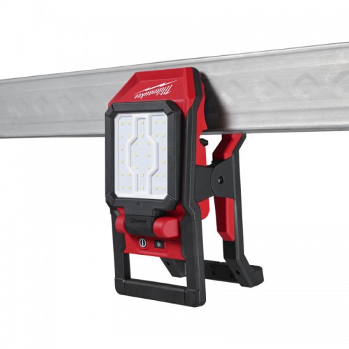 Фонарь светодиодный аккумуляторный MILWAUKEE M18 PAL2-0 с шарнирным световым блоком 2000 люмен.