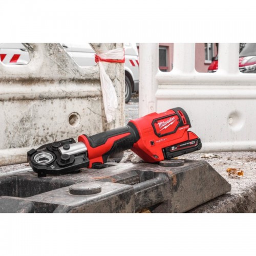 Обжимник гидравлический аккумуляторный для кабелей MILWAUKEE M18 HCCT-201C 53 кН (ЗУ+1Х2Ач+кейс)