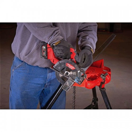 Пила дисковая аккумуляторная бесщеточная по металу MILWAUKEE M18 FMCS-0X Ø150мм (каркас+HDкейс)
