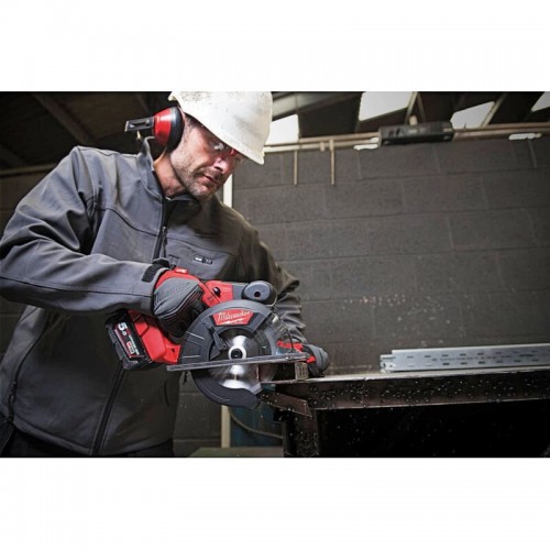 Пила дисковая аккумуляторная бесщеточная по металу MILWAUKEE M18 FMCS-0X Ø150мм (каркас+HDкейс)