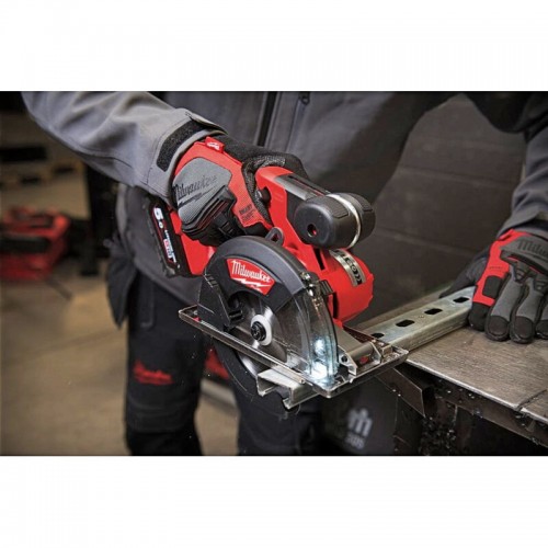 Пила дисковая аккумуляторная бесщеточная по металу MILWAUKEE M18 FMCS-0X Ø150мм (каркас+HDкейс)