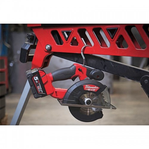 Пила дисковая аккумуляторная бесщеточная по металу MILWAUKEE M18 FMCS-0X Ø150мм (каркас+HDкейс)