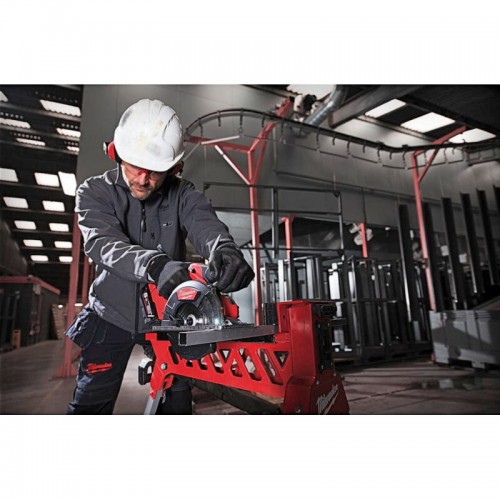 Пила дисковая аккумуляторная бесщеточная по металу MILWAUKEE M18 FMCS-0X Ø150мм (каркас+HDкейс)