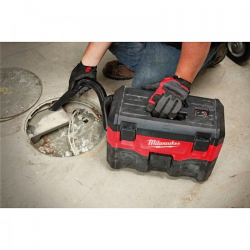 Пылесос аккумуляторный MILWAUKEE M18 VC2-0 (каркас) для воды и сухого мусора