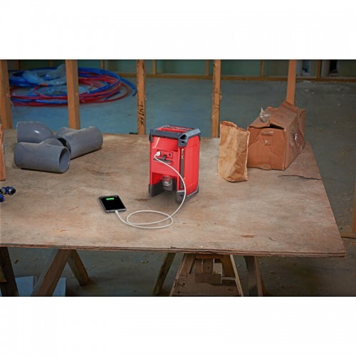 Динамик аккумуляторный DAB+/Зарядное устройство MILWAUKEE M12 RCDAB+