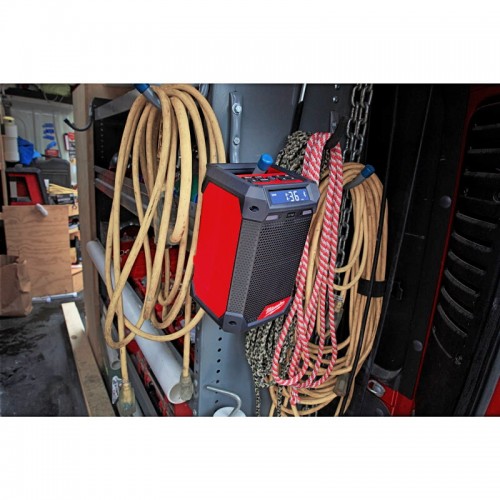 Динамик аккумуляторный DAB+/Зарядное устройство MILWAUKEE M12 RCDAB+