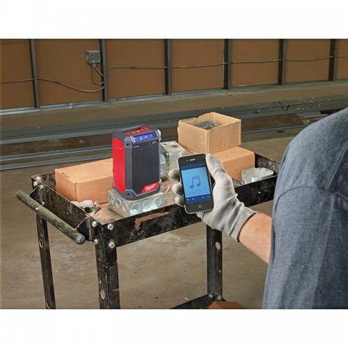 Динамик аккумуляторный DAB+/Зарядное устройство MILWAUKEE M12 RCDAB+