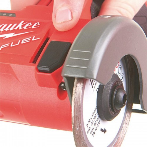 Пила дисковая универсальная аккумуляторная бесщёточная MILWAUKEE M12 FCOT-0, Ø76 (каркас)