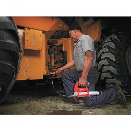 Шприц для смазки MILWAUKEE M12 GG-401B (ЗУ+1акк.Х4Ач+сумка)