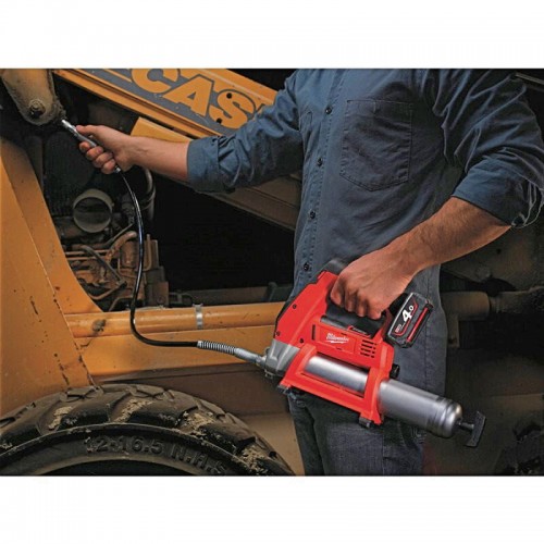 Шприц для смазки MILWAUKEE M12 GG-401B (ЗУ+1акк.Х4Ач+сумка)