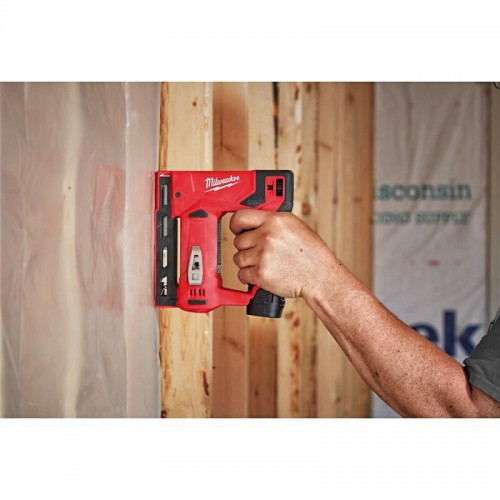Степлер скобозабивной аккумуляторный MILWAUKEE M12 BST-0 (каркас)