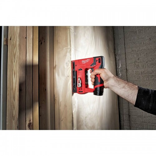 Степлер скобозабивной аккумуляторный MILWAUKEE M12 BST-0 (каркас)