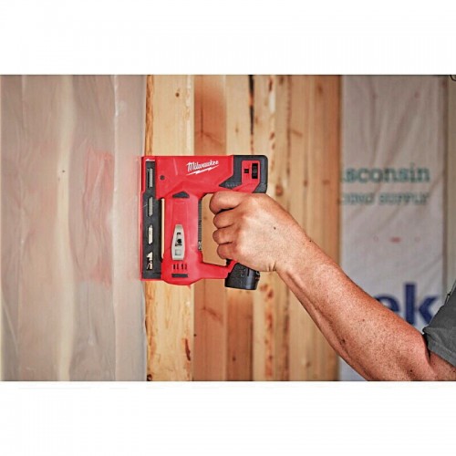 Степлер скобозабивной аккумуляторный MILWAUKEE M12 BST-202X (ЗУ+2акк.Х2ач+HDкейс)