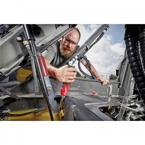 Трещётка аккумуляторная бесщёточная удлинённая MILWAUKEE 1/4\" (47 Нм) M12 FHIR14LR-0 (каркас)